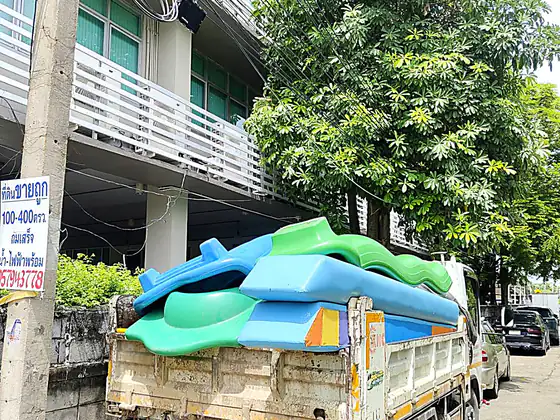 ขนที่นอนและเฟอร์นิเจอร์เก่าไปทิ้ง นนทบุรี