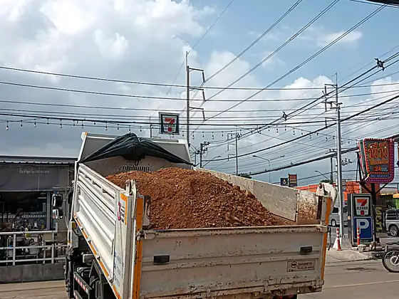 จัดส่งวัสดุถมถึงหน้างานตามจุดที่กำหนด