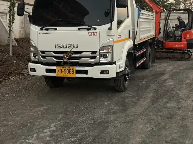 รถบรรทุก 6 ล้อพร้อมเข้าหน้างาน