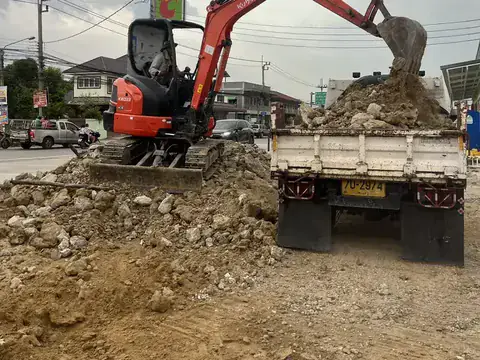 งานรื้อถอนอาคารและทุบพื้นคอนกรีต